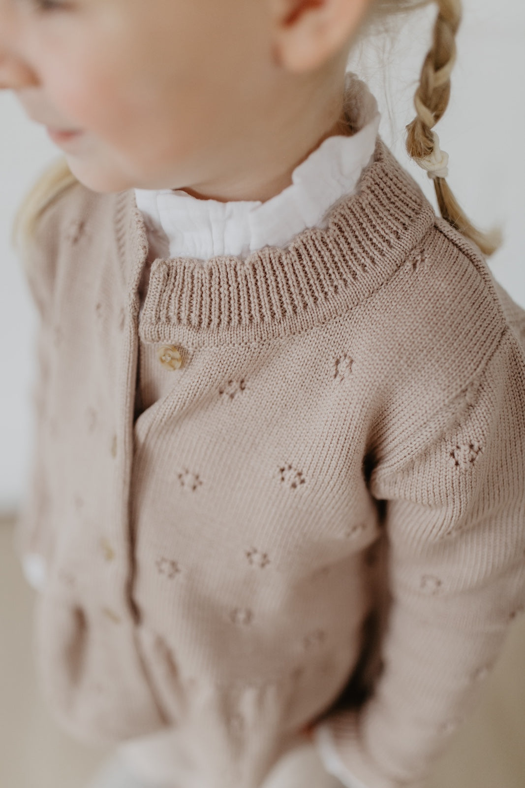 Lochstrick Cardigan mit Schößchen