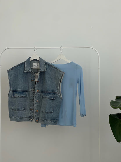 Jeansweste Marla von Model getragen – lässige Denim-Weste, soulsiders