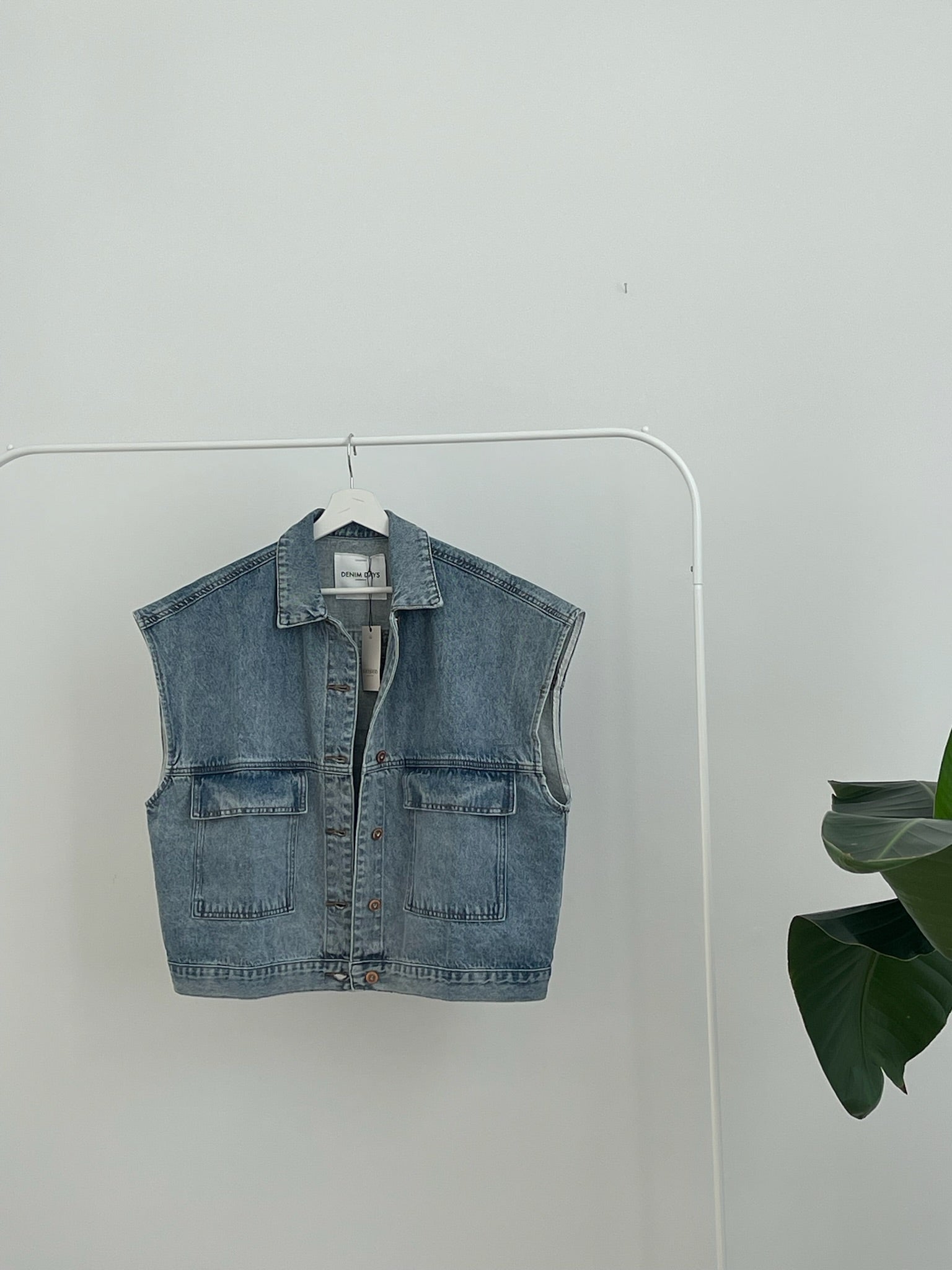 Jeansweste Marla Packshot – Oversized Damen-Jeansweste mit Herzknöpfen, soulsiders