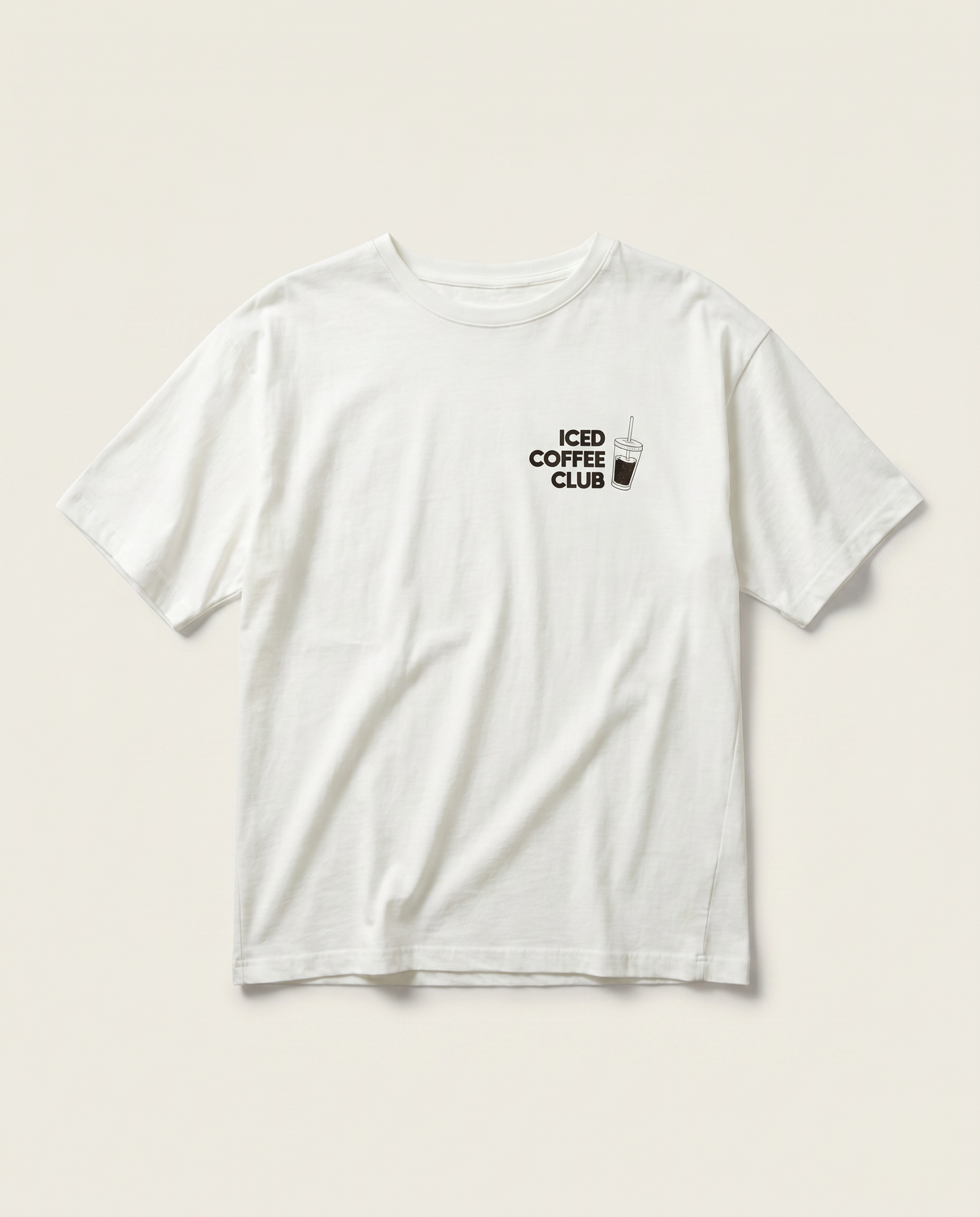 T-Shirt ICED COFFEE CLUB Packshot Vorderseite – weißes Oversized-Shirt, soulsiders