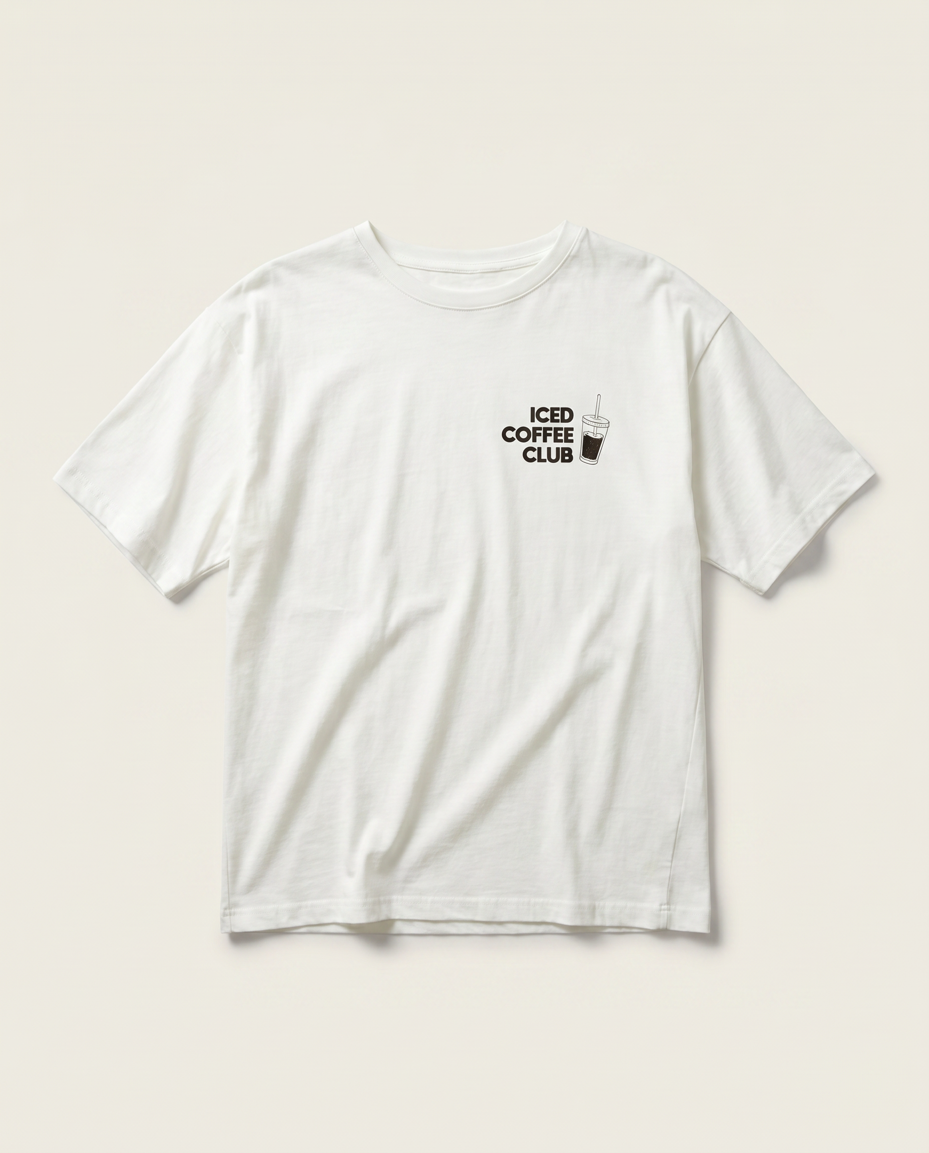 T-Shirt ICED COFFEE CLUB Packshot Vorderseite – weißes Oversized-Shirt, soulsiders