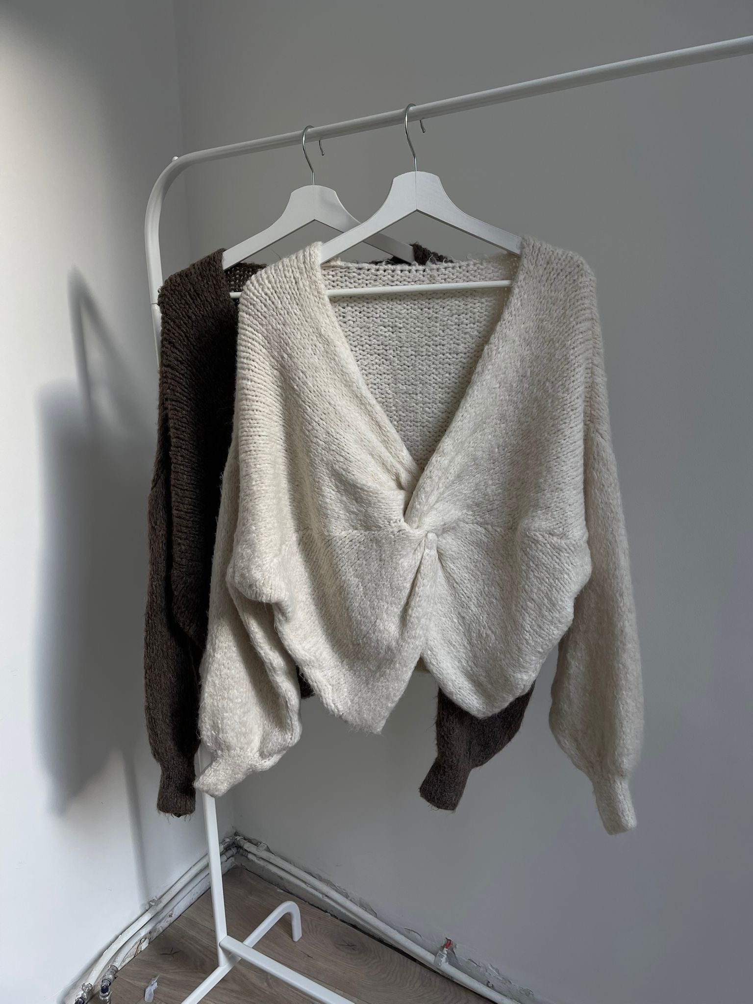 Pullover Knot – weicher Strickpullover mit Twist-Detail