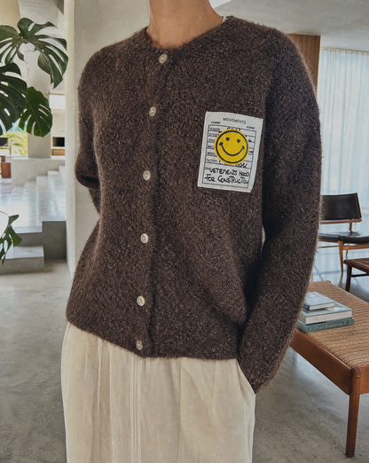 Strickcardigan Teresa Braun Tragebild Nahaufnahme